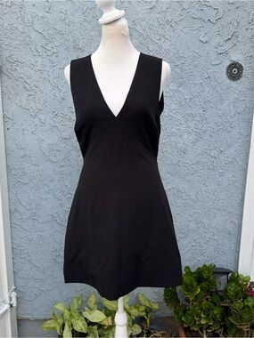 RIHOAS Black V-Neck Sleeveless Shift Dress